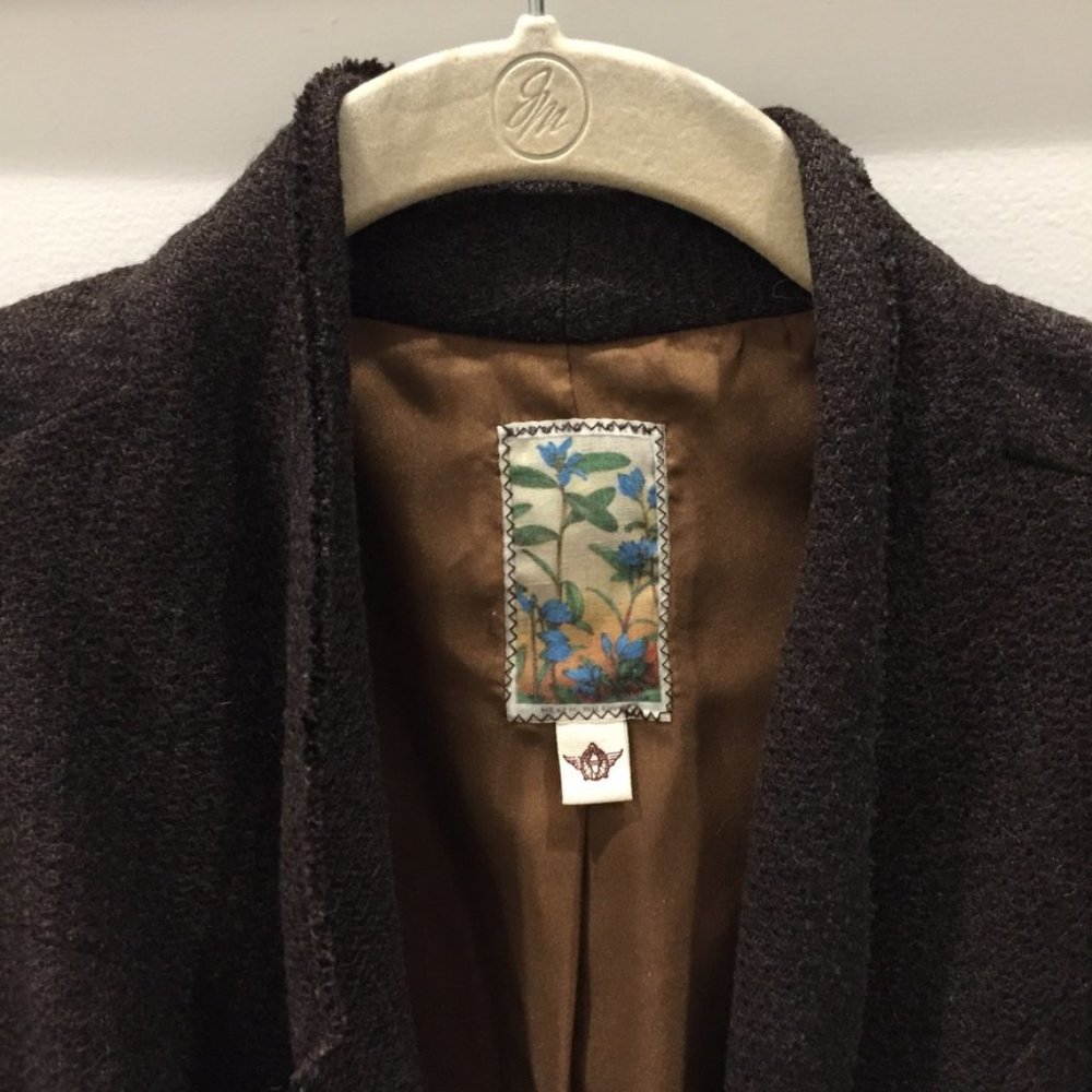 Burning Torch fitted cropped no button jacket, Size S